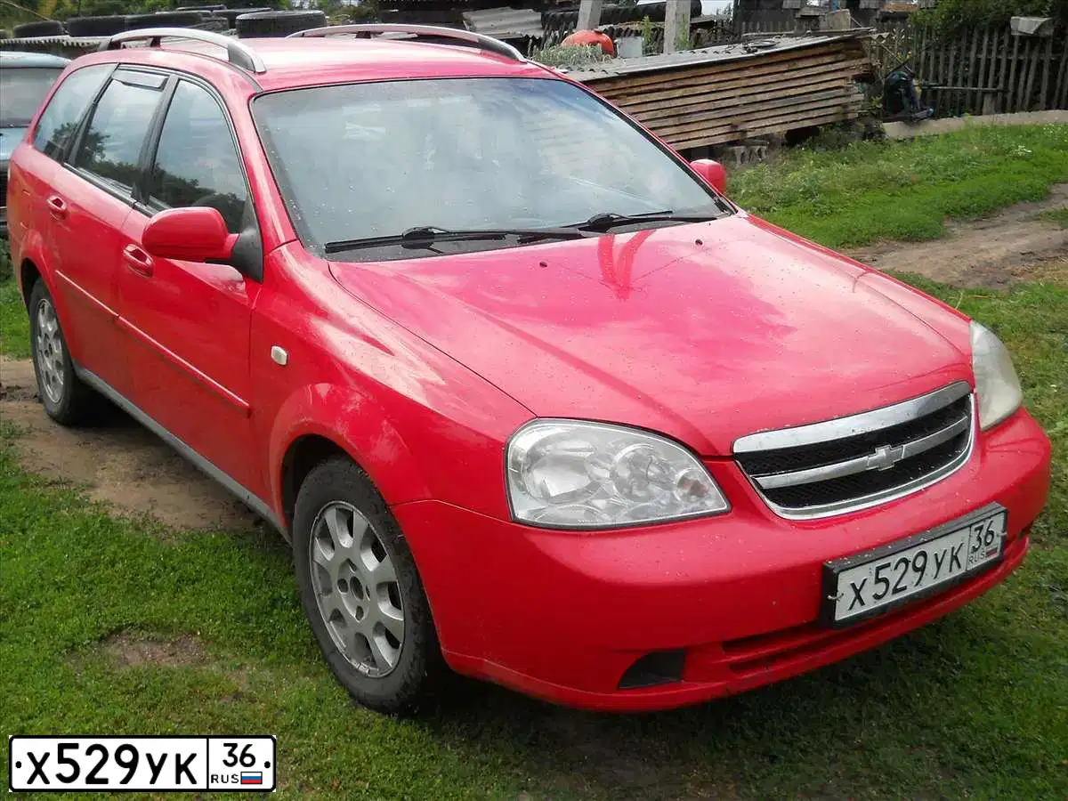 Фото автомобиля CHEVROLET LACETTI, 2007 — госномер Т323КО193. Цвет: Красный