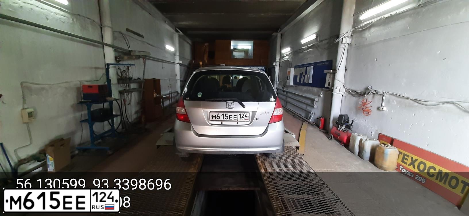 Фото автомобиля HONDA FIT, 2002 — госномер К727УК124