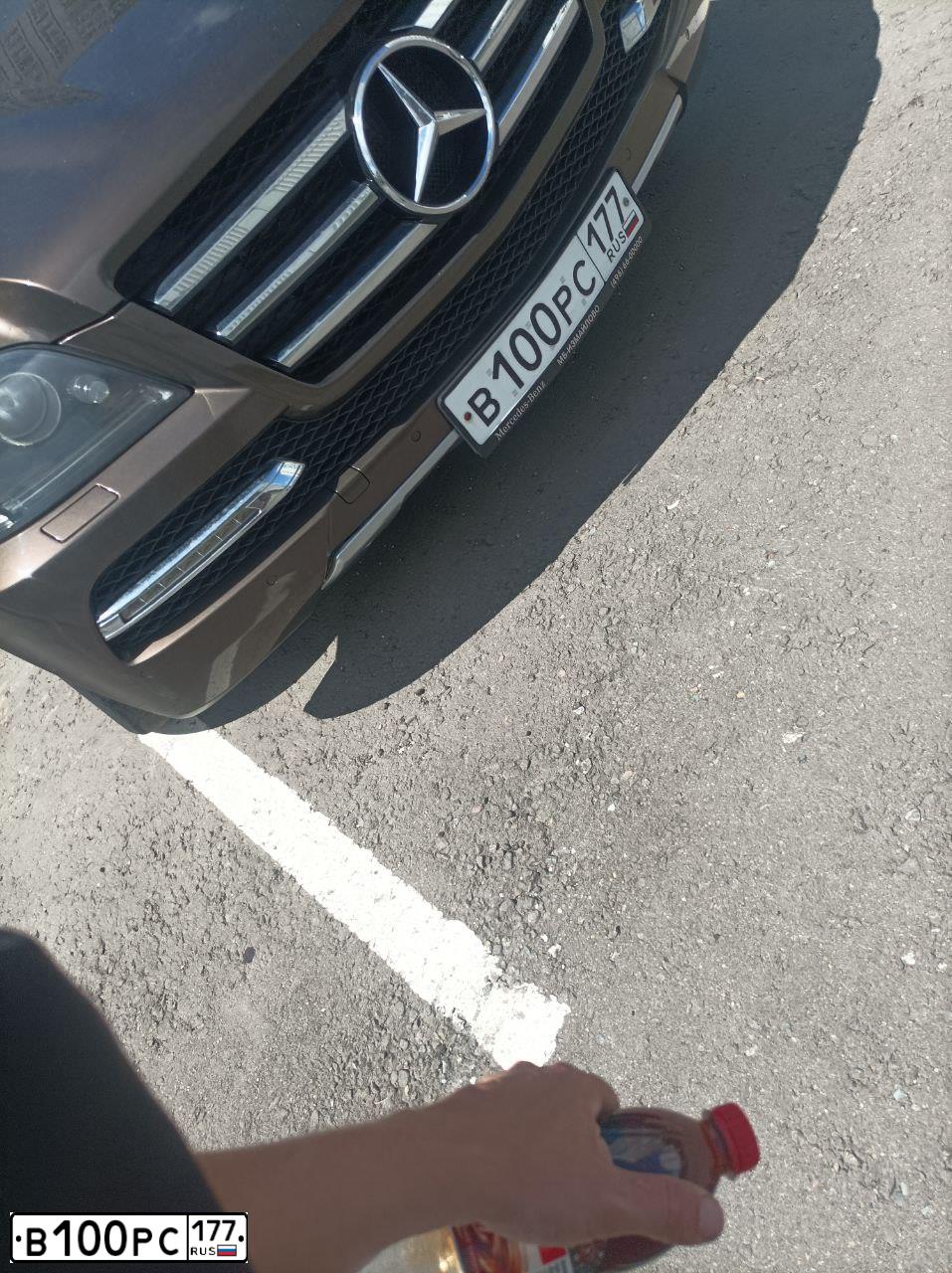 Фото автомобиля MERCEDES GL-KLASSE, 2011 — госномер В100РС177. Цвет: Коричневый