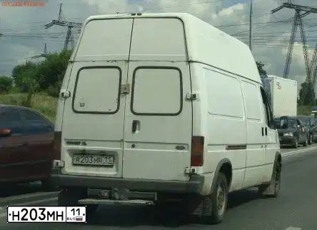 Фото автомобиля IZH 2717, 2007 — госномер Н203МК11. Цвет: Красный