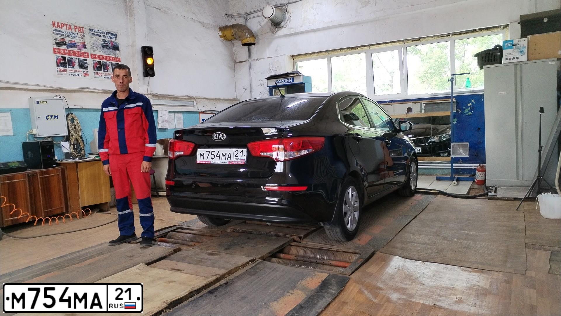 Фото автомобиля KIA RIO, 2016 — госномер М754МА21. Цвет: ЧЕРНЫЙ