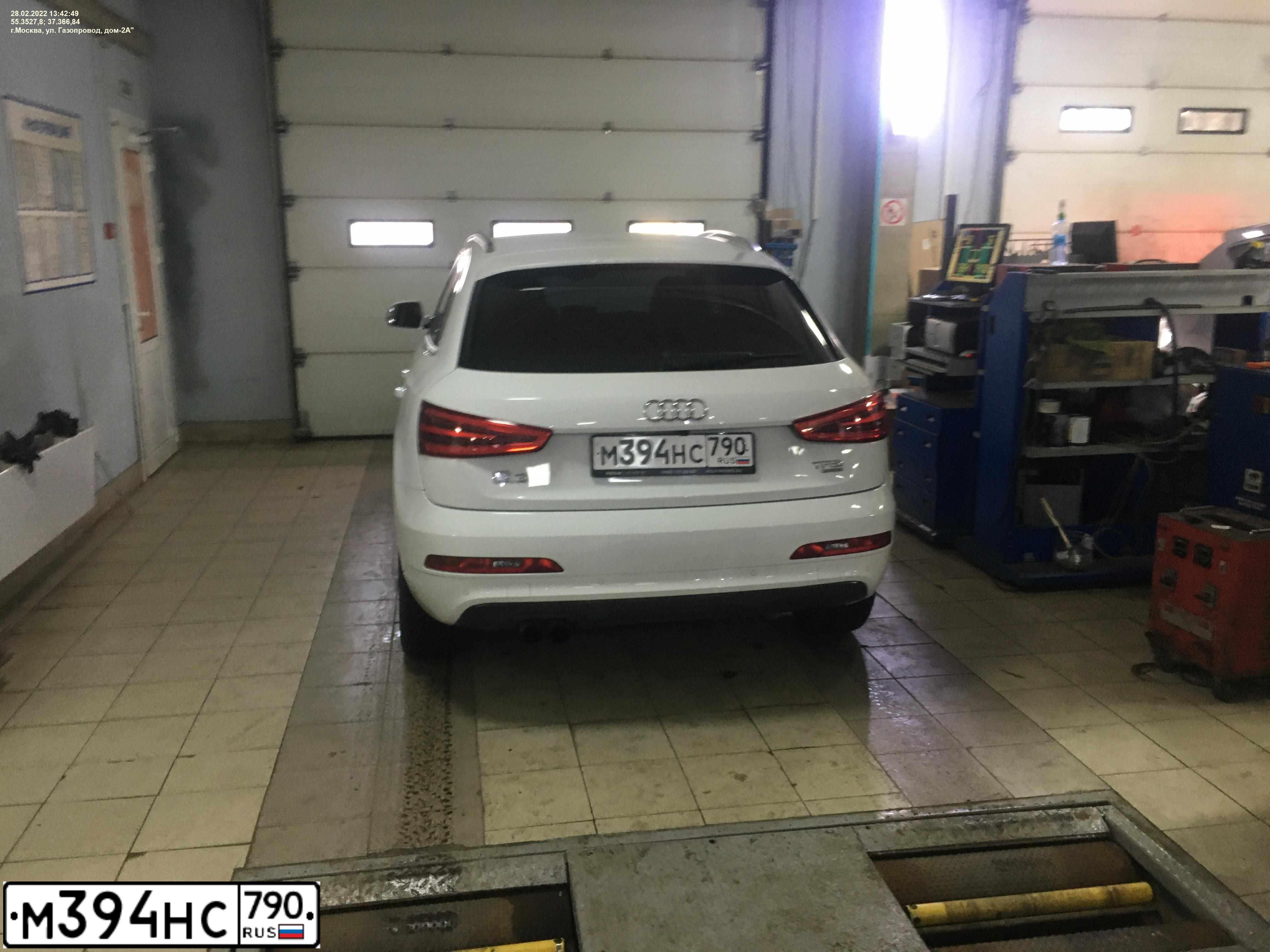 Фото автомобиля AUDI Q3, 2014 — госномер У351КК799. Цвет: Белый