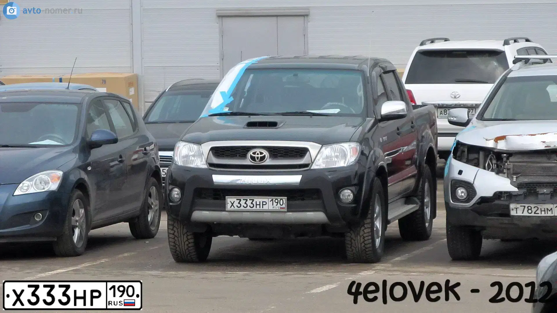 Фото автомобиля TOYOTA HILUX, 2010 — госномер Х333НР190. Цвет: ЧЕРНЫЙ