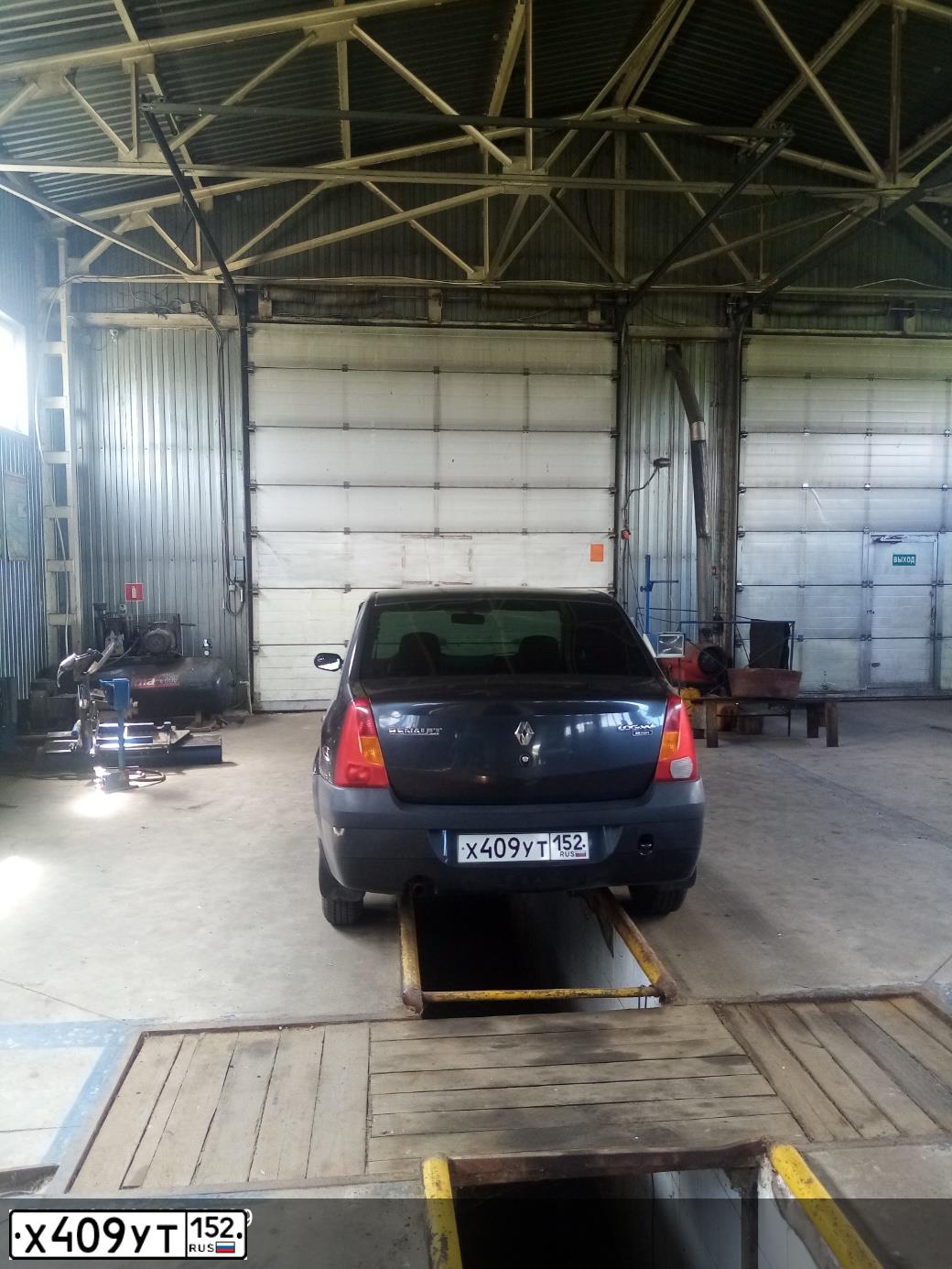 Фото автомобиля RENAULT LOGAN, 2007 — госномер Х409УТ152. Цвет: ТЕМНО-СЕРЫЙ