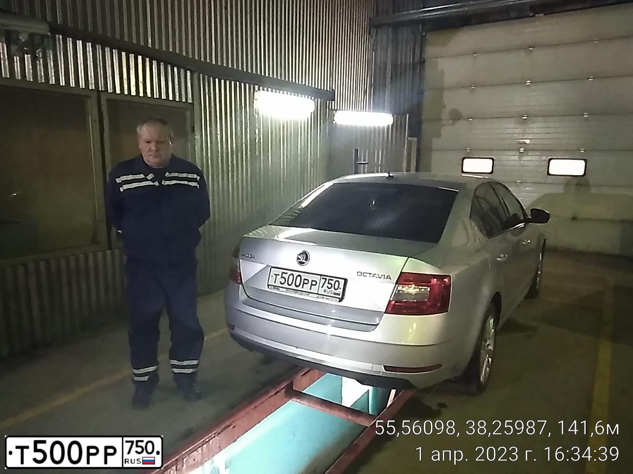 Фото автомобиля SKODA OCTAVIA, 2018 — госномер Т500РР750. Цвет: Серебристый