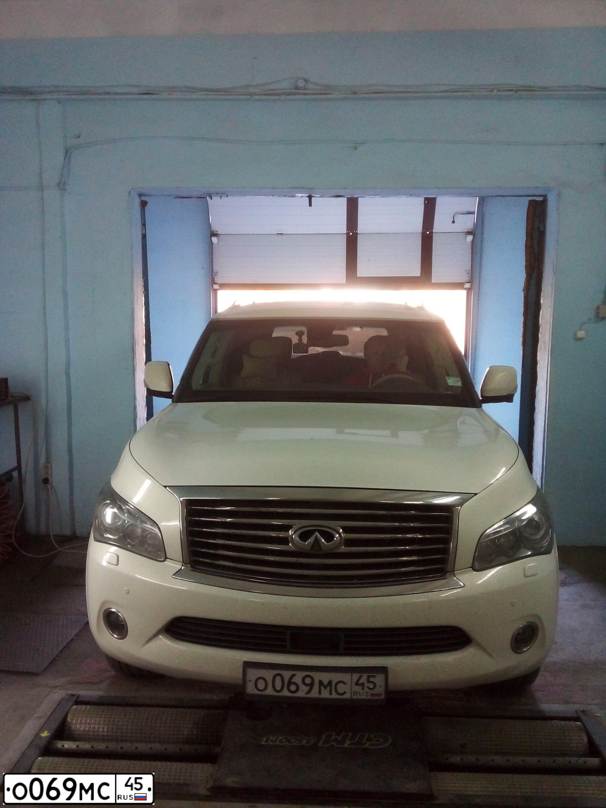 Фото автомобиля INFINITI QX80 /QX56/, 2012 — госномер О069МС45. Цвет: Белый