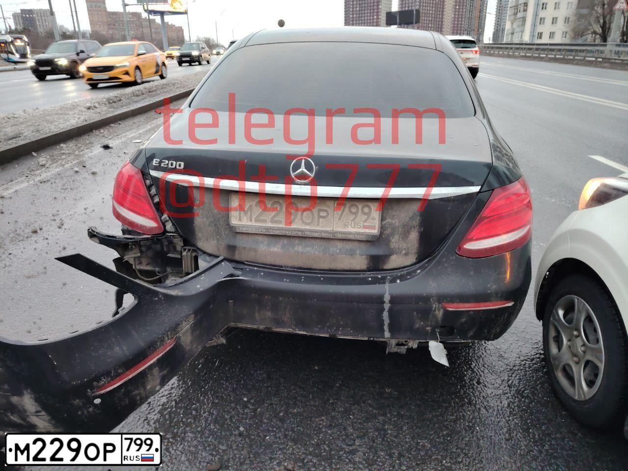 Фото автомобиля MERCEDES E-KLASSE, 2019 — госномер М229ОР799. Цвет: ЧЕРНЫЙ