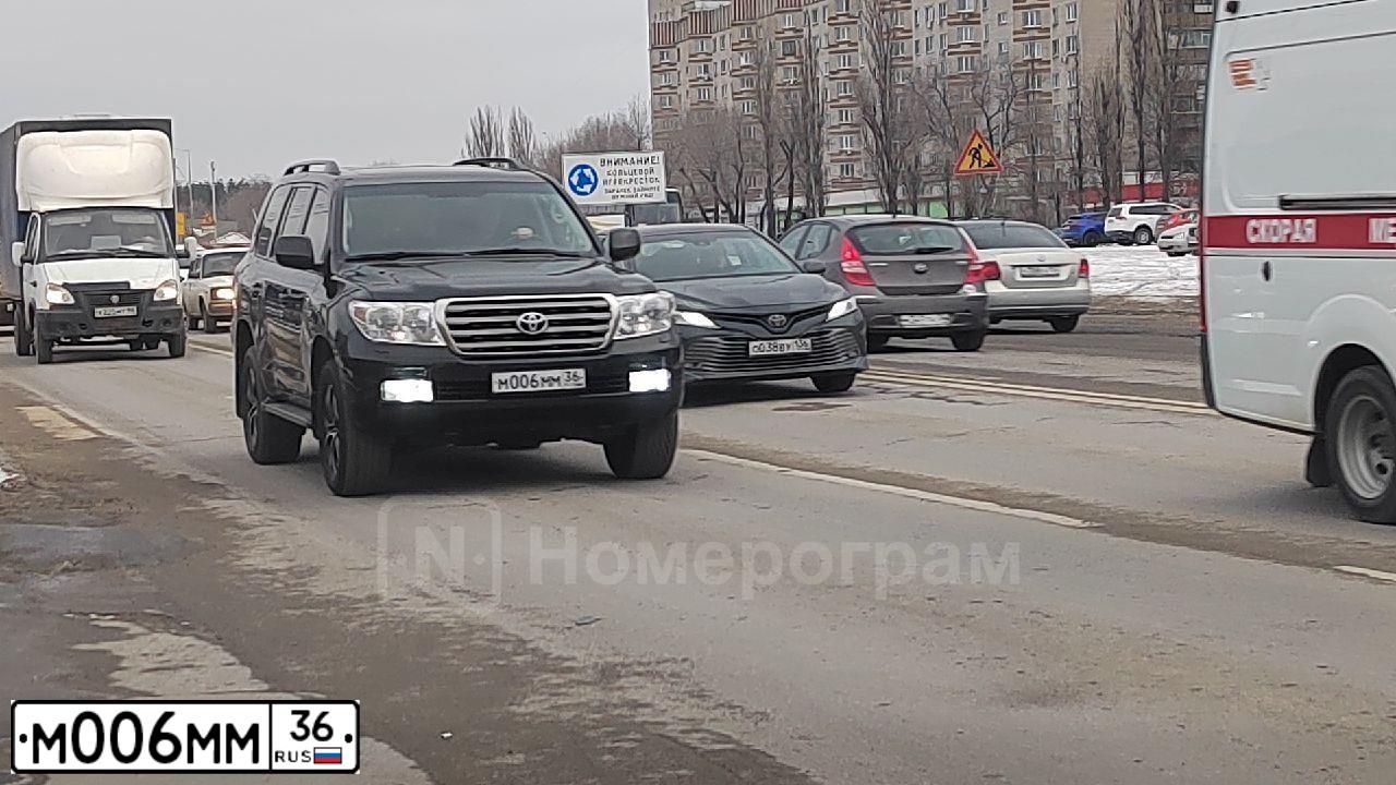 Фото автомобиля FORD ФОРД ФОКУС, 2006 — госномер М039ММ36. Цвет: ЧЕРНЫЙ