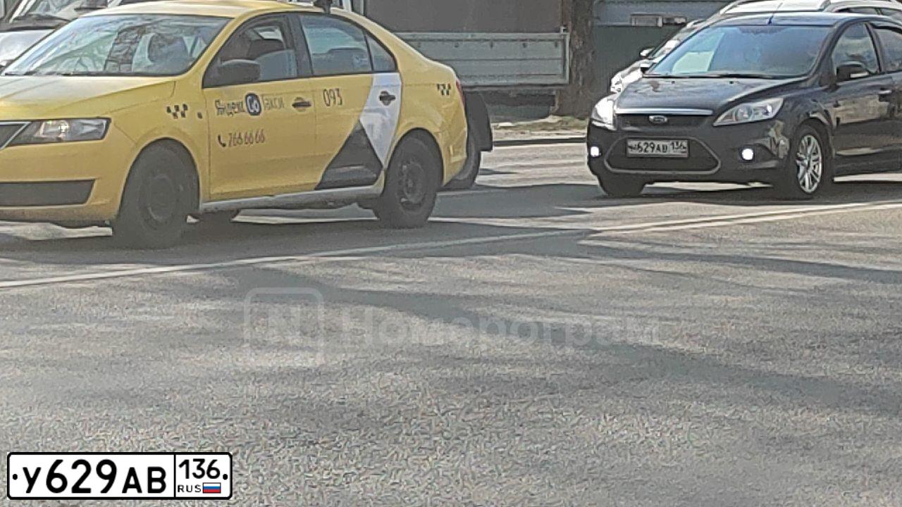 Фото автомобиля LADA 2190 GRANTA, 2015 — госномер У629АВ136. Цвет: БЕЛЫЙ
