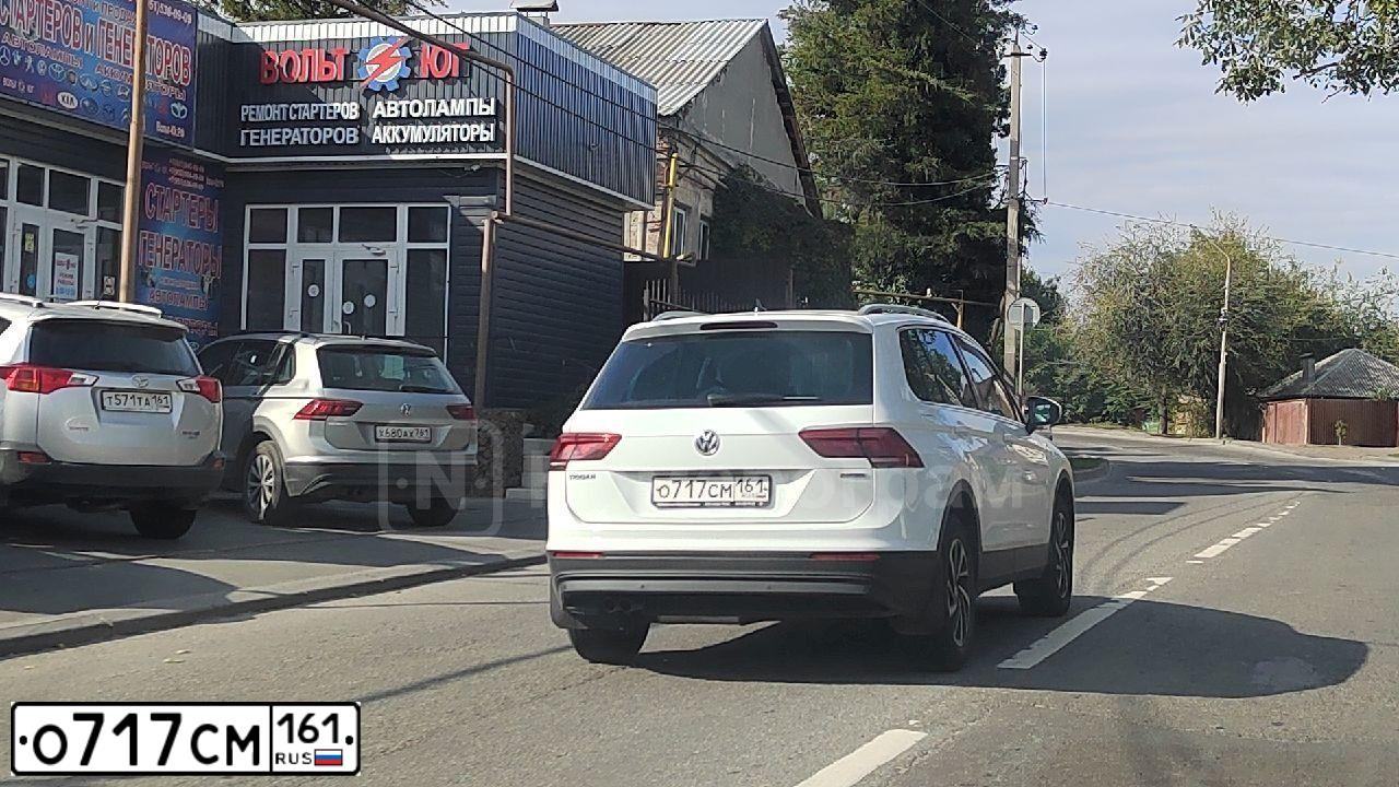 Фото автомобиля VOLKSWAGEN TIGUAN, 2018 — госномер О717СМ161. Цвет: Белый