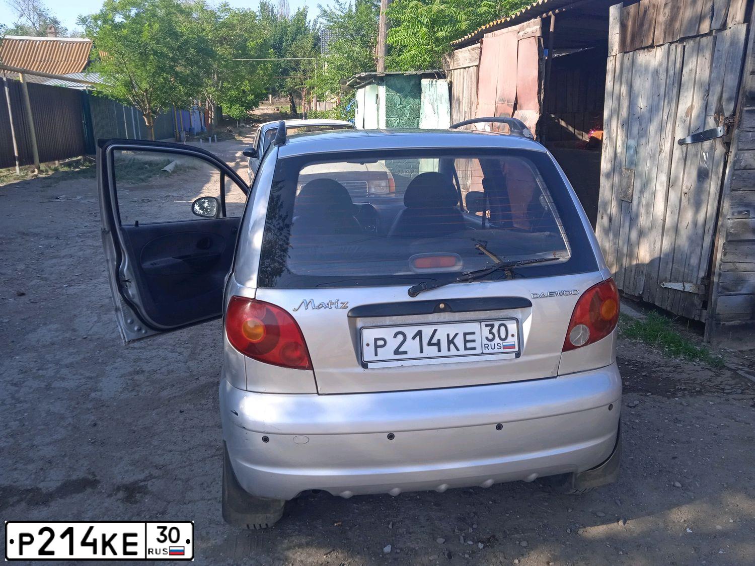 Фото автомобиля DAEWOO MATIZ, 2010 — госномер Р214КЕ30. Цвет: СЕРЕБРИСТЫЙ