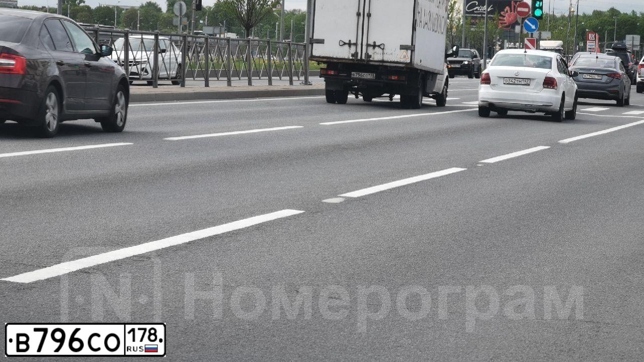 Фото автомобиля TOYOTA CAMRY, 2014 — госномер У267СВ178. Цвет: ЧЕРНЫЙ МЕТАЛЛИК