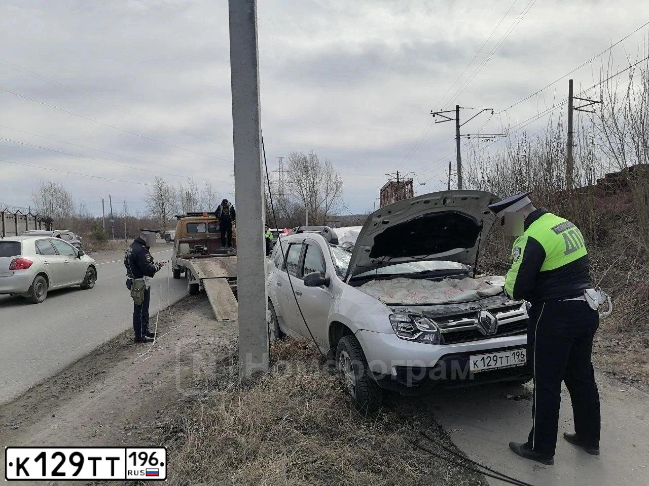 Фото автомобиля RENAULT DUSTER, 2019 — госномер К129ТТ196. Цвет: СВЕТЛО-СЕРЫЙ
