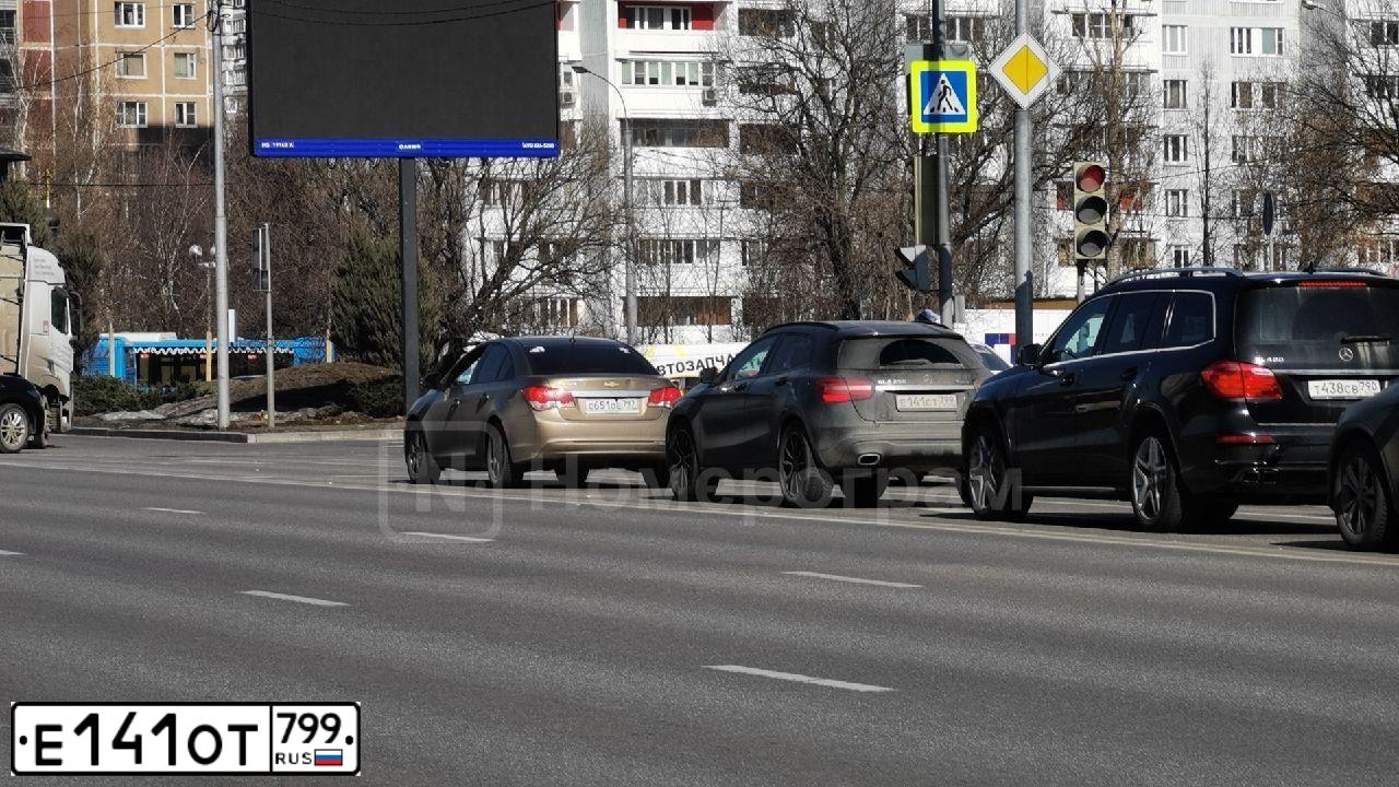 Фото автомобиля LADA VESTA, 2019 — госномер Е141ОТ799. Цвет: Серый