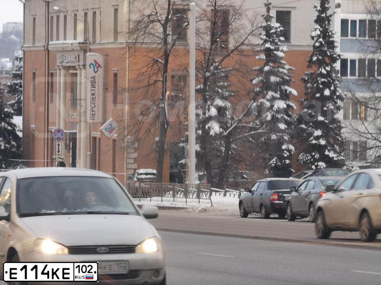 Фото автомобиля LADA 2115 SAMARA, 2007 — госномер Е114КЕ102. Цвет: Темно-зеленый
