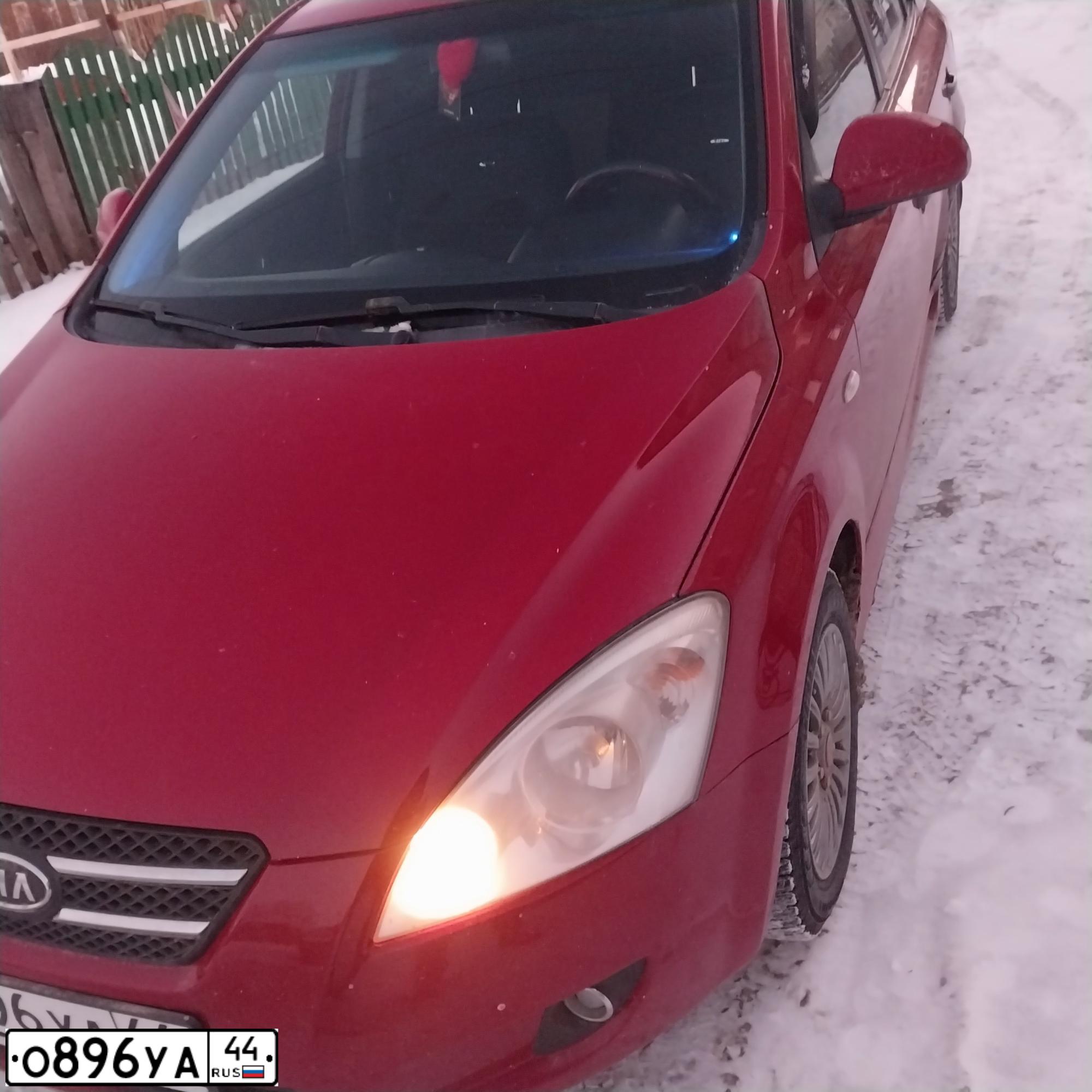 Фото автомобиля KIA CEE'D, 2007 — госномер М346ЕЕ37. Цвет: ВИШНЕВЫЙ