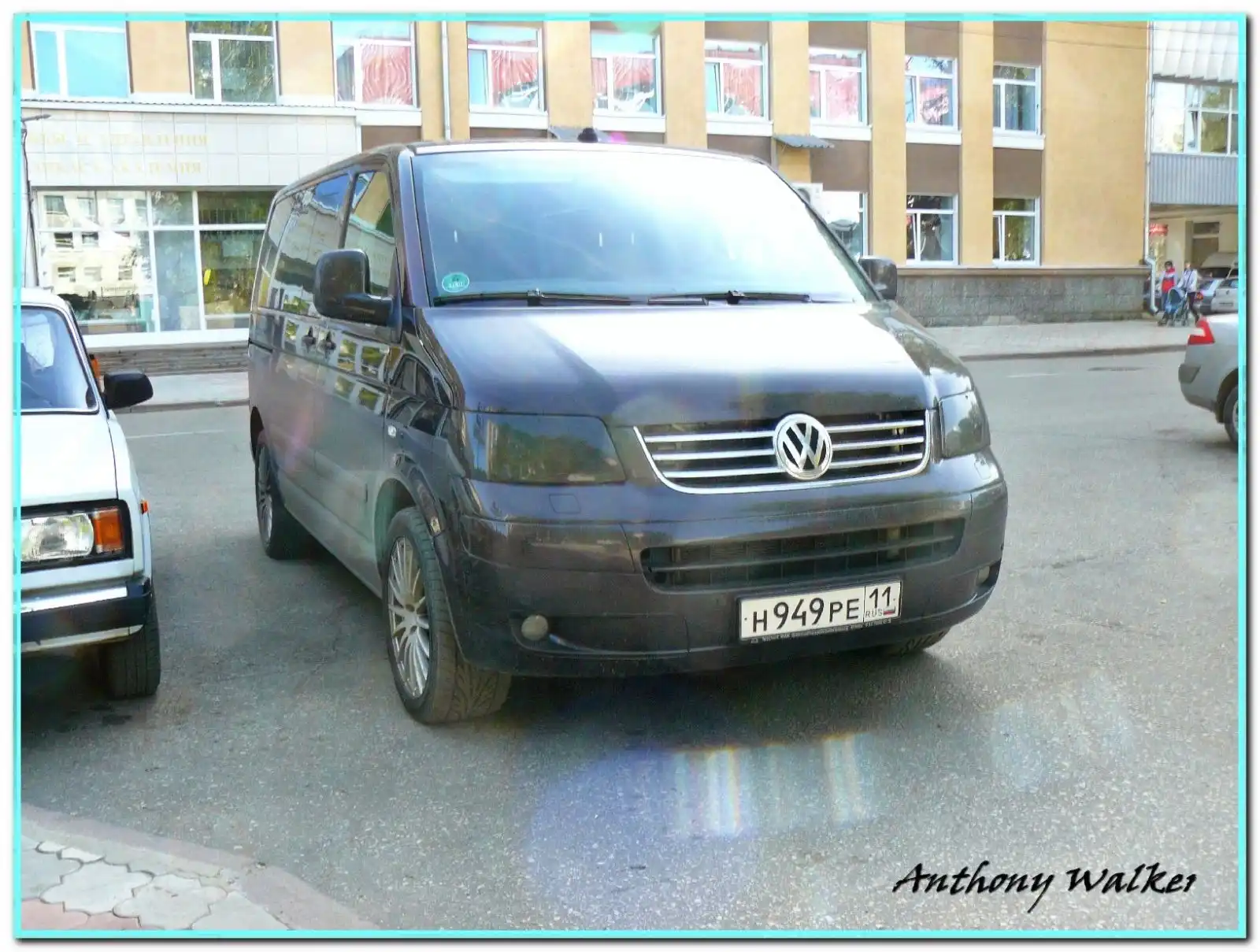 Фото автомобиля VOLKSWAGEN MULTIVAN, 2006 — госномер Х457ЕТ102. Цвет: Коричневый