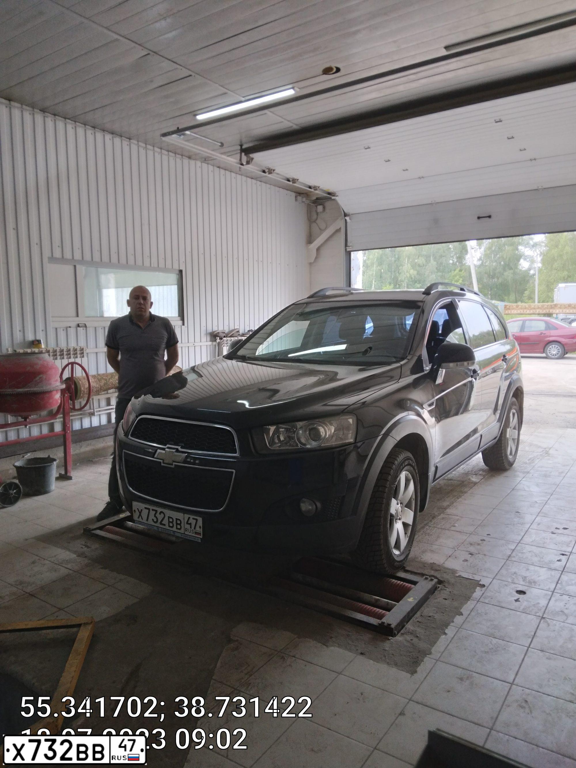 Фото автомобиля CHEVROLET CAPTIVA, 2012 — госномер Х732ВВ47. Цвет: ЧЕРНЫЙ