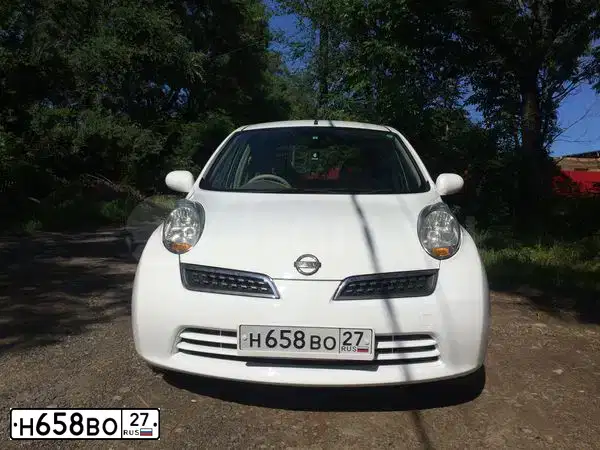 Фото автомобиля NISSAN MARCH, 2010 — госномер Е459МУ14
