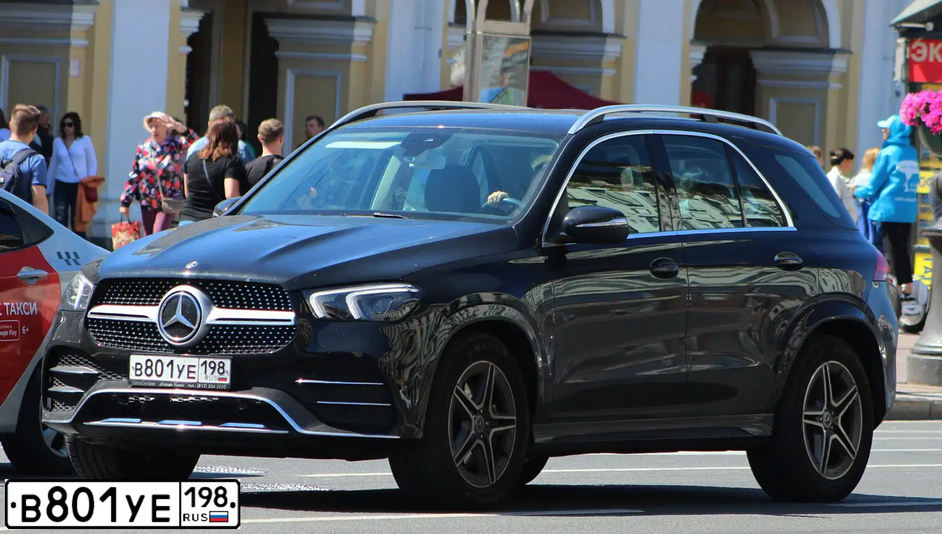 Фото автомобиля MERCEDES GLE-KLASSE, 2018 — госномер В801УЕ198. Цвет: ЧЕРНЫЙ