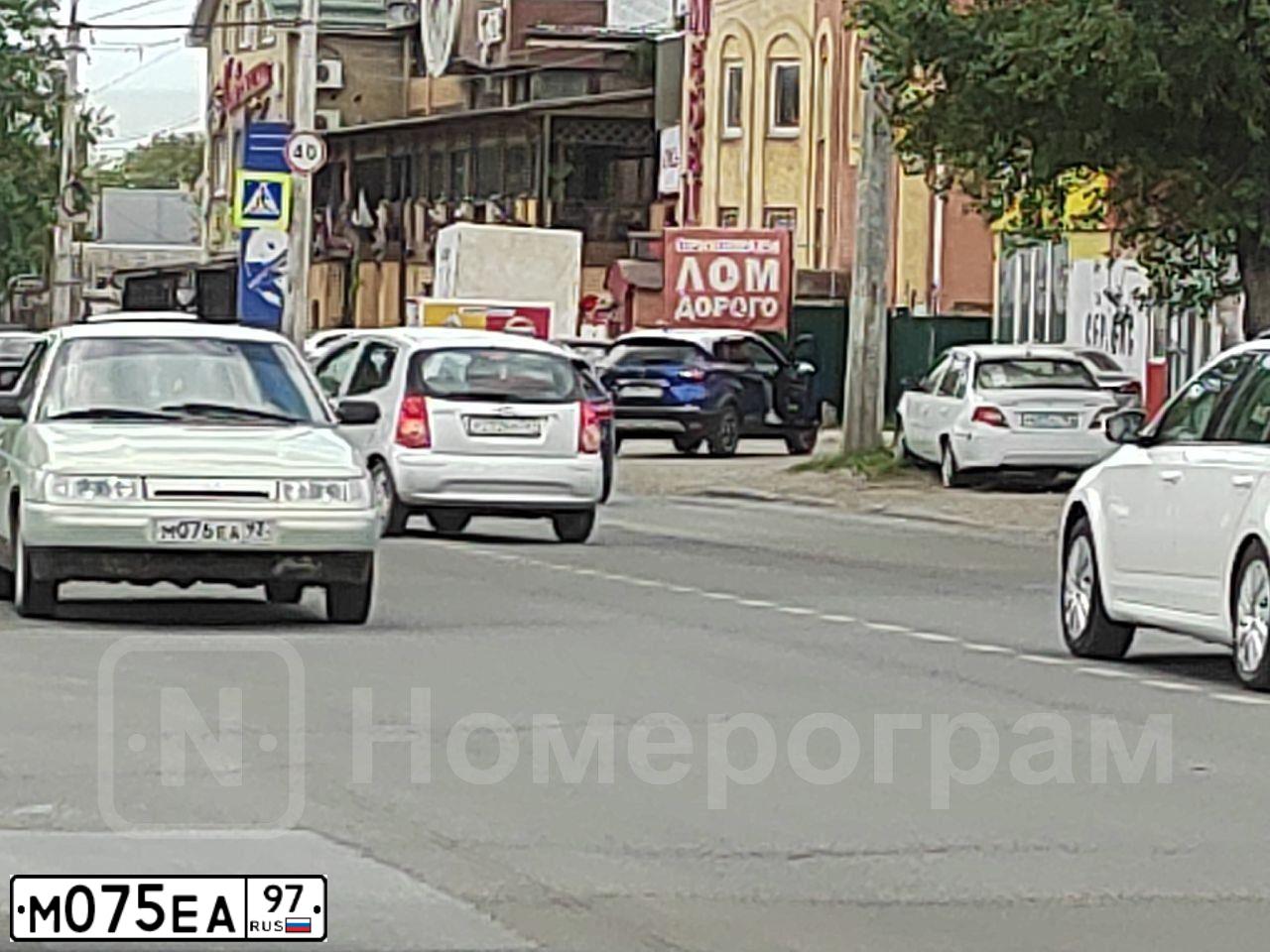 Фото автомобиля HONDA CR-V, 1999 — госномер М075ЕА97. Цвет: Белый