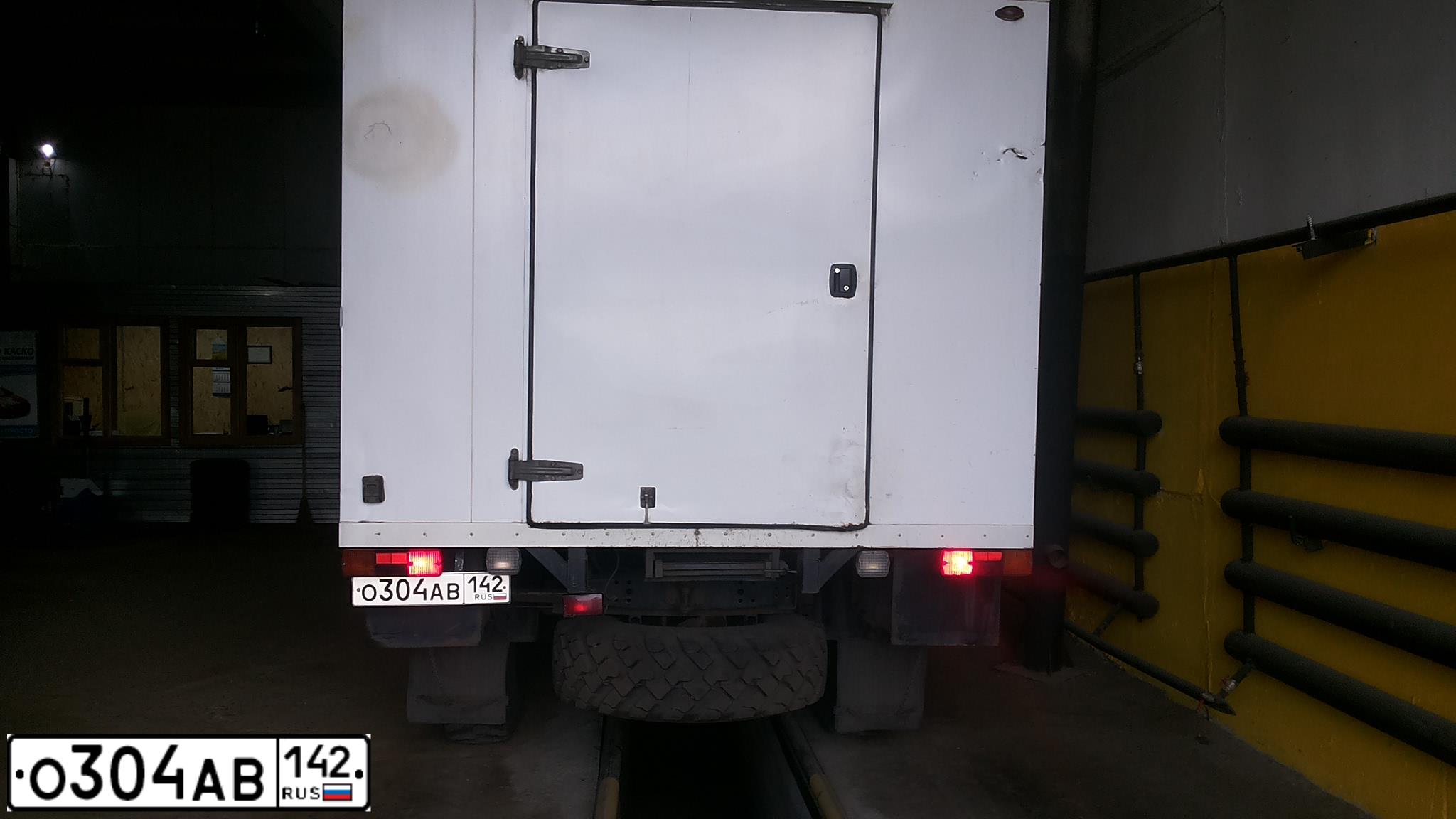 Фото автомобиля GAZ 3308 SADKO, 2011 — госномер О304АВ142. Цвет: СИНИЙ