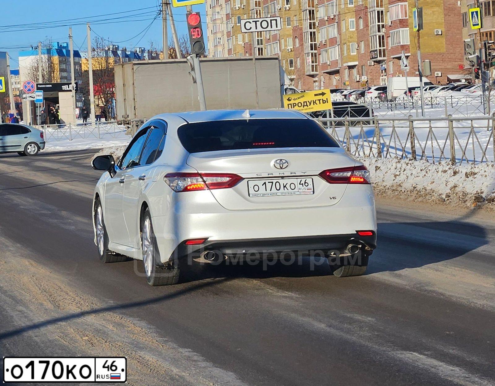 Фото автомобиля TOYOTA CAMRY, 2020 — госномер О170КО46. Цвет: Белый