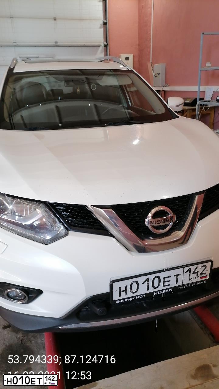 Фото автомобиля NISSAN X-TRAIL, 2017 — госномер Н010ЕТ142. Цвет: Белый