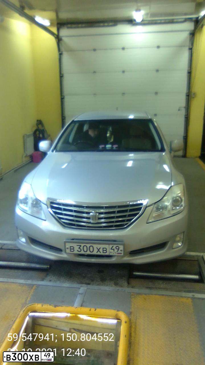 Фото автомобиля TOYOTA CROWN, 2008 — госномер В300ХВ49
