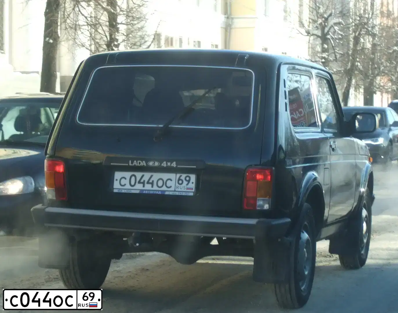 Фото автомобиля LADA 2121 NIVA, 2011 — госномер С044ОС69. Цвет: Темно-зеленый