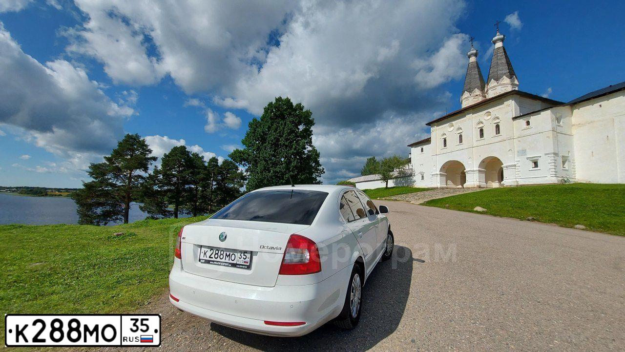 Фото автомобиля SKODA OCTAVIA, 2013 — госномер К288МО35. Цвет: Белый