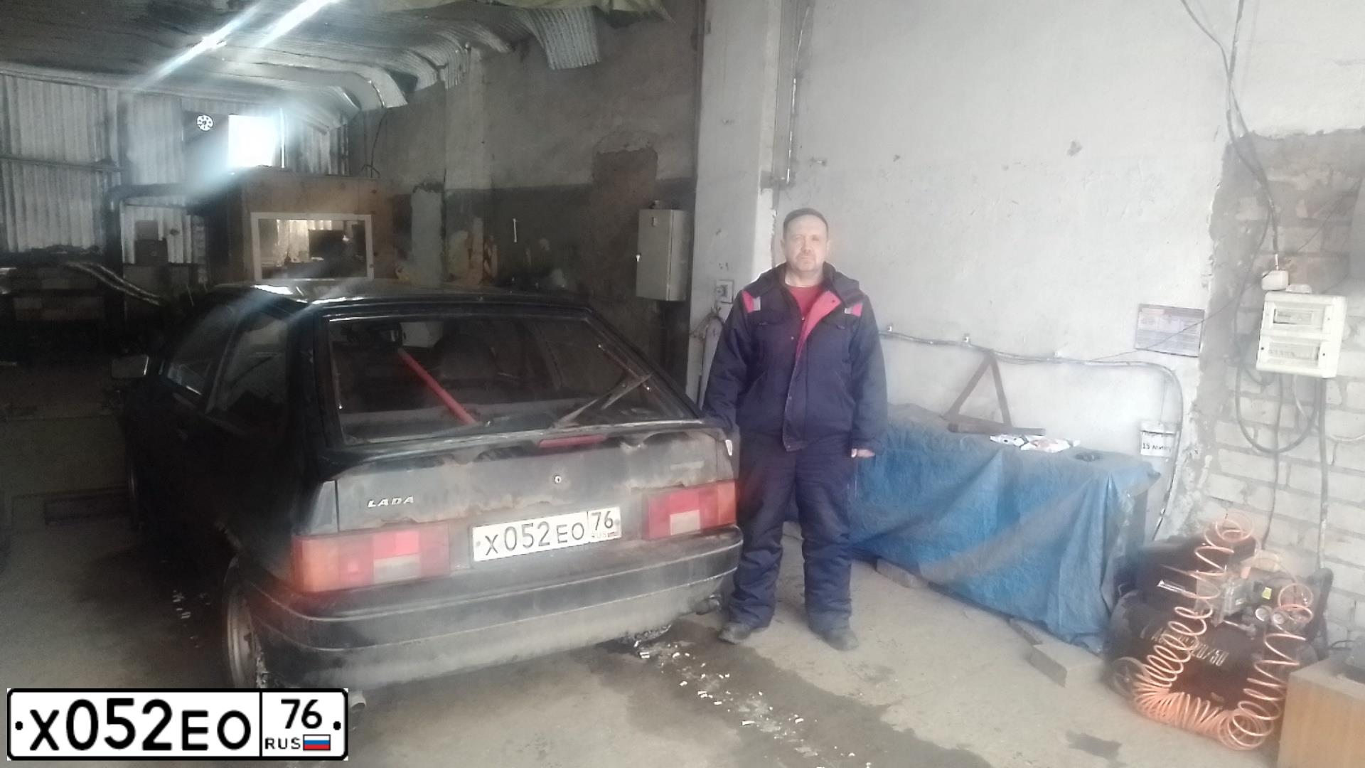 Фото автомобиля LADA 2113 SAMARA, 2011 — госномер Х052ЕО76. Цвет: ЧЕРНЫЙ