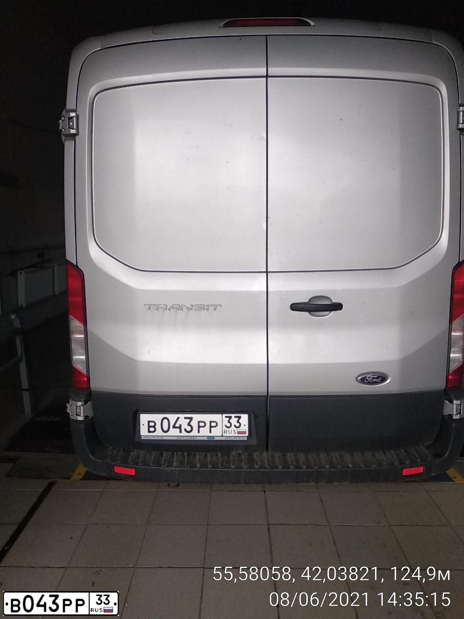 Фото автомобиля FORD TRANSIT, 2016 — госномер В043РР33. Цвет: СЕРЕБРИСТЫЙ