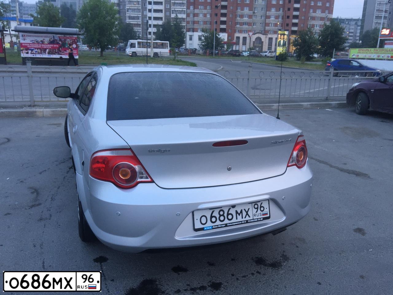 Фото автомобиля GAZ WOLGA SIBER, 2010 — госномер О686МХ96. Цвет: СВЕТЛО-СЕРЫЙ