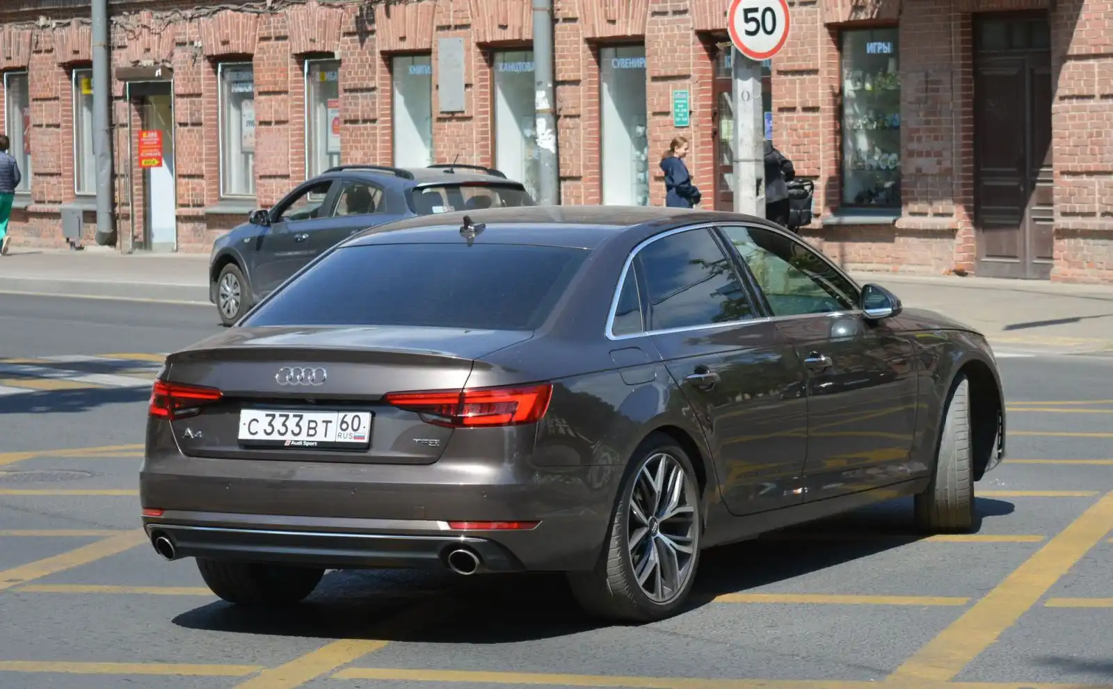 Фото автомобиля AUDI A4, 2016 — госномер У129РЕ152