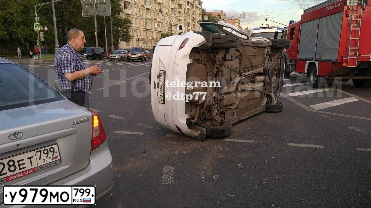 Фото автомобиля FORD FOCUS, 2011 — госномер О062КК790. Цвет: Белый