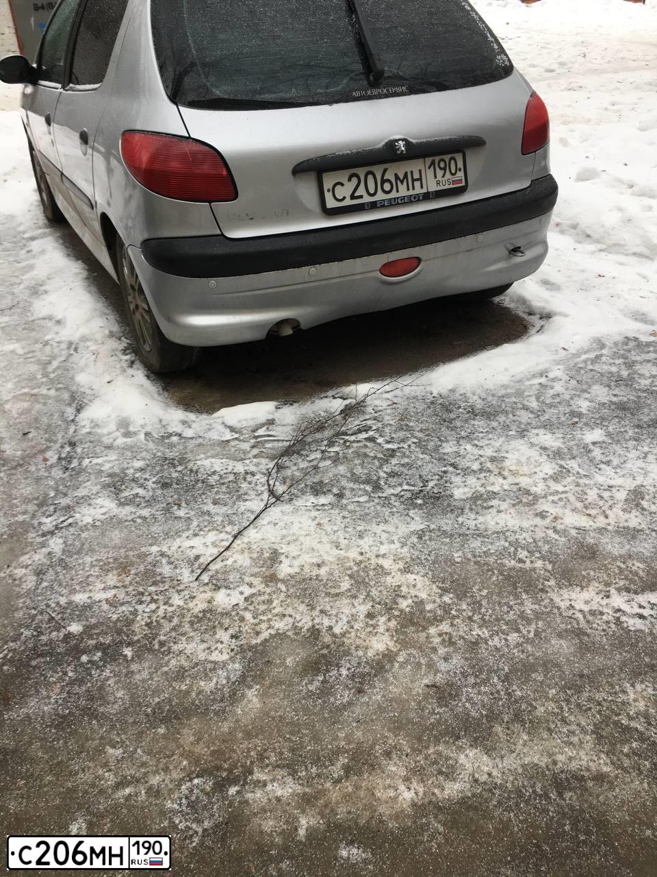 Фото автомобиля CHRYSLER PACIFICA, 2003 — госномер С206МН190. Цвет: ЧЕРНЫЙ