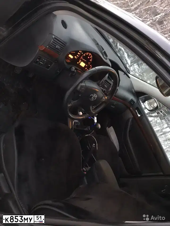 Фото автомобиля TOYOTA AVENSIS, 2007 — госномер Т366ЕУ51. Цвет: ЧЕРНЫЙ