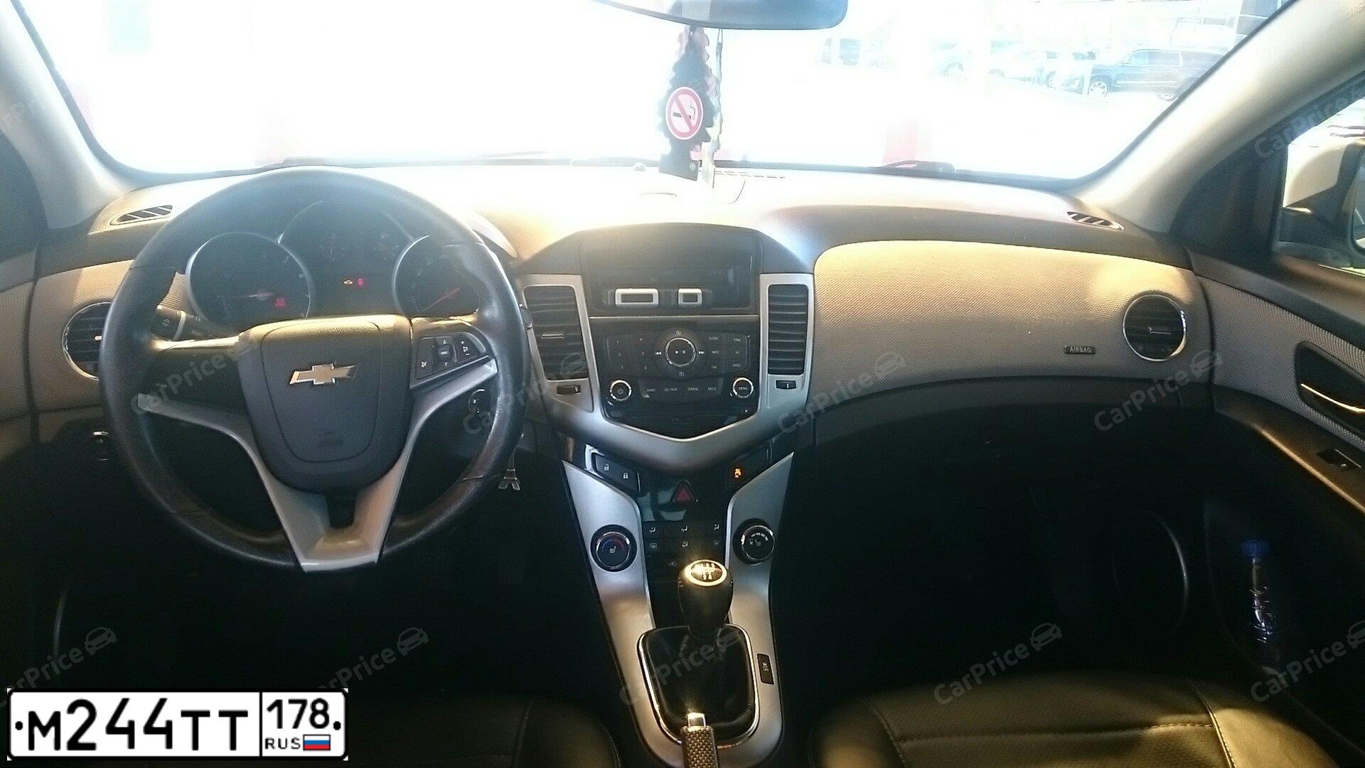 Фото автомобиля CHEVROLET CRUZE, 2012 — госномер М244ТТ178. Цвет: БЕЛЫЙ