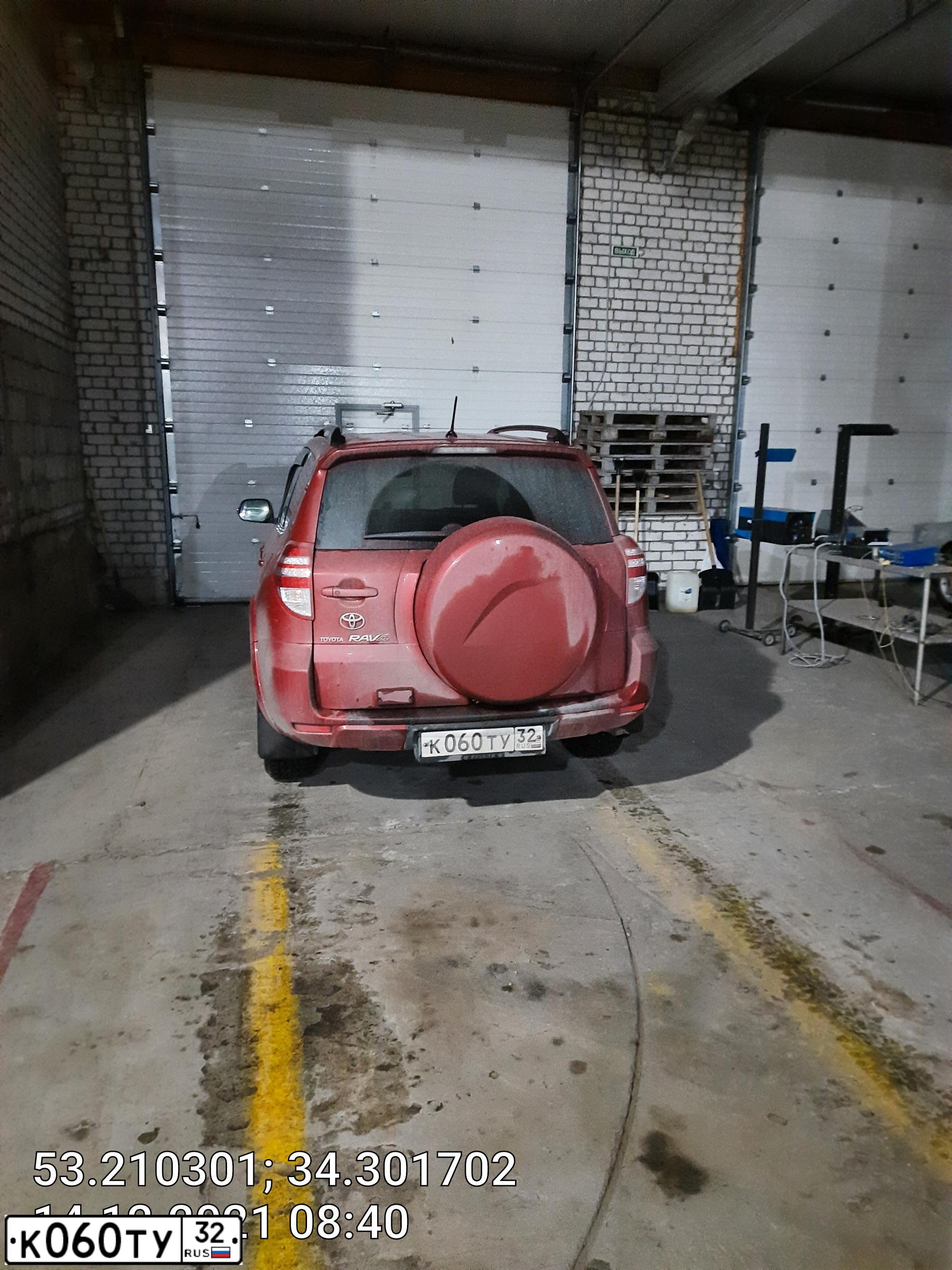 Фото автомобиля TOYOTA RAV4, 2010 — госномер К060ТУ32. Цвет: КРАСНЫЙ