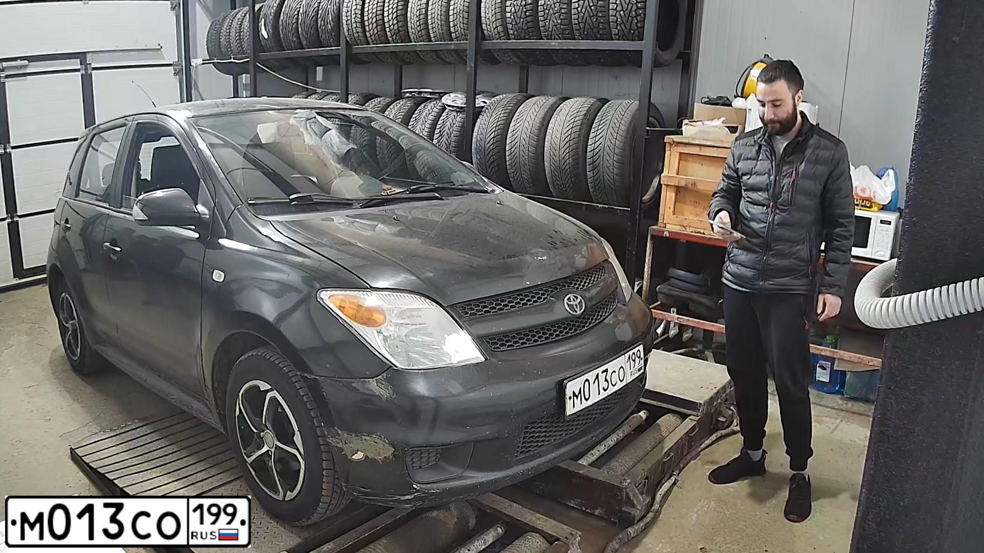 Фото автомобиля SCION XA, 2006 — госномер М013СО199. Цвет: ЧЕРНЫЙ