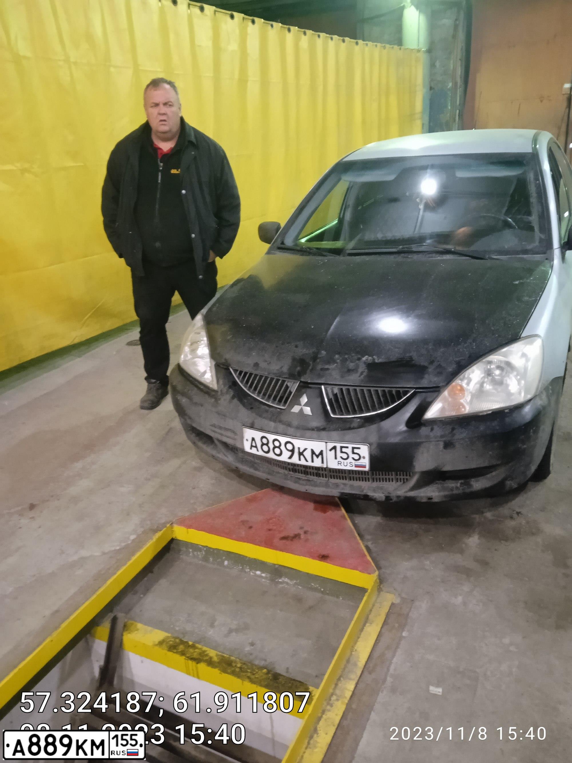 Фото автомобиля MITSUBISHI LANCER, 2003 — госномер С250МВ196. Цвет: СЕРЕБРИСТЫЙ