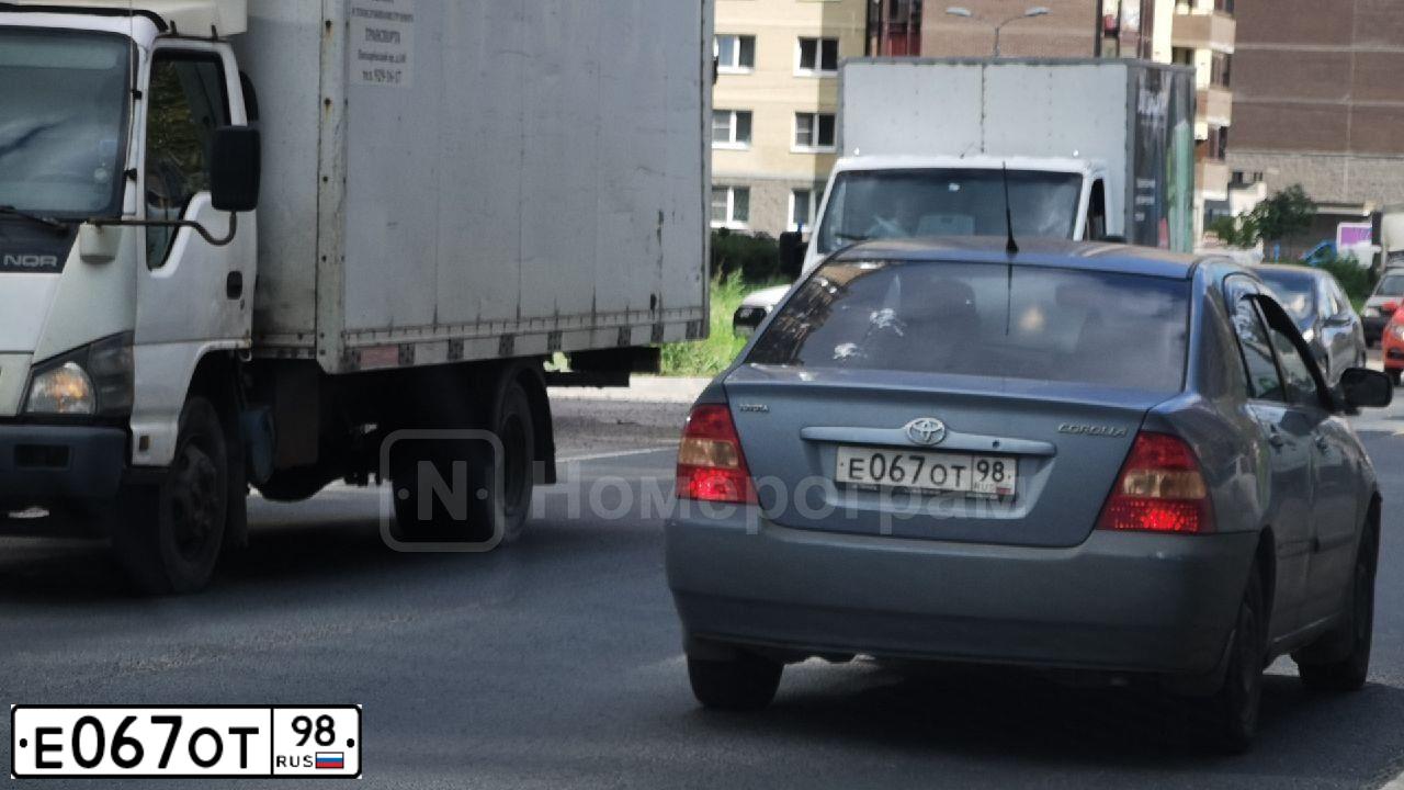 Фото автомобиля TOYOTA COROLLA, 2003 — госномер Е067ОТ98. Цвет: СЕРО-ГОЛУБОЙ