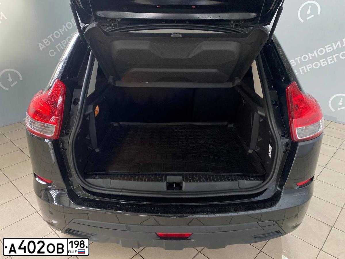 Фото автомобиля LADA XRAY, 2018 — госномер А402ОВ198. Цвет: ЧЕРНЫЙ