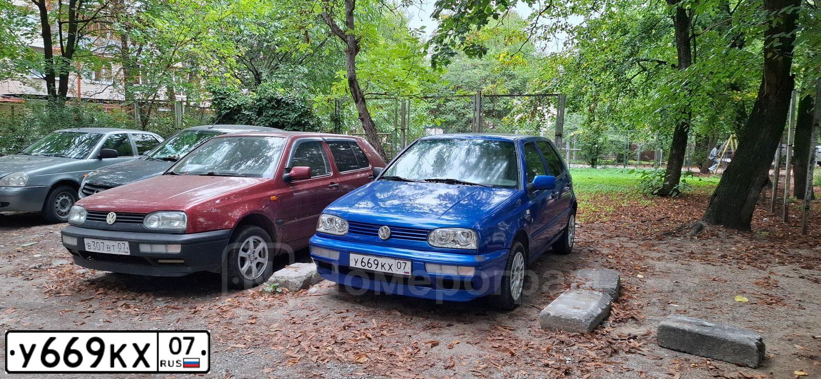 Фото автомобиля VOLKSWAGEN GOLF, 1992 — госномер У669КХ07. Цвет: СИНИЙ
