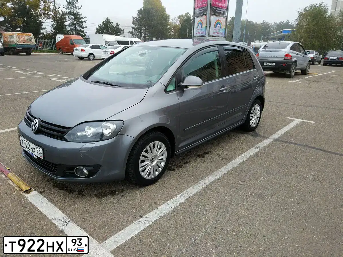 Фото автомобиля VOLKSWAGEN GOLF PLUS, 2011 — госномер В188РЕ126. Цвет: СЕРЫЙ