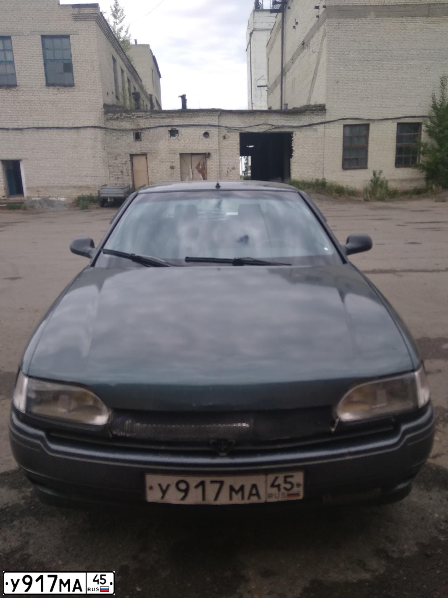Фото автомобиля RENAULT SAFRANE, 1992 — госномер У917МА45. Цвет: СИНИЙ