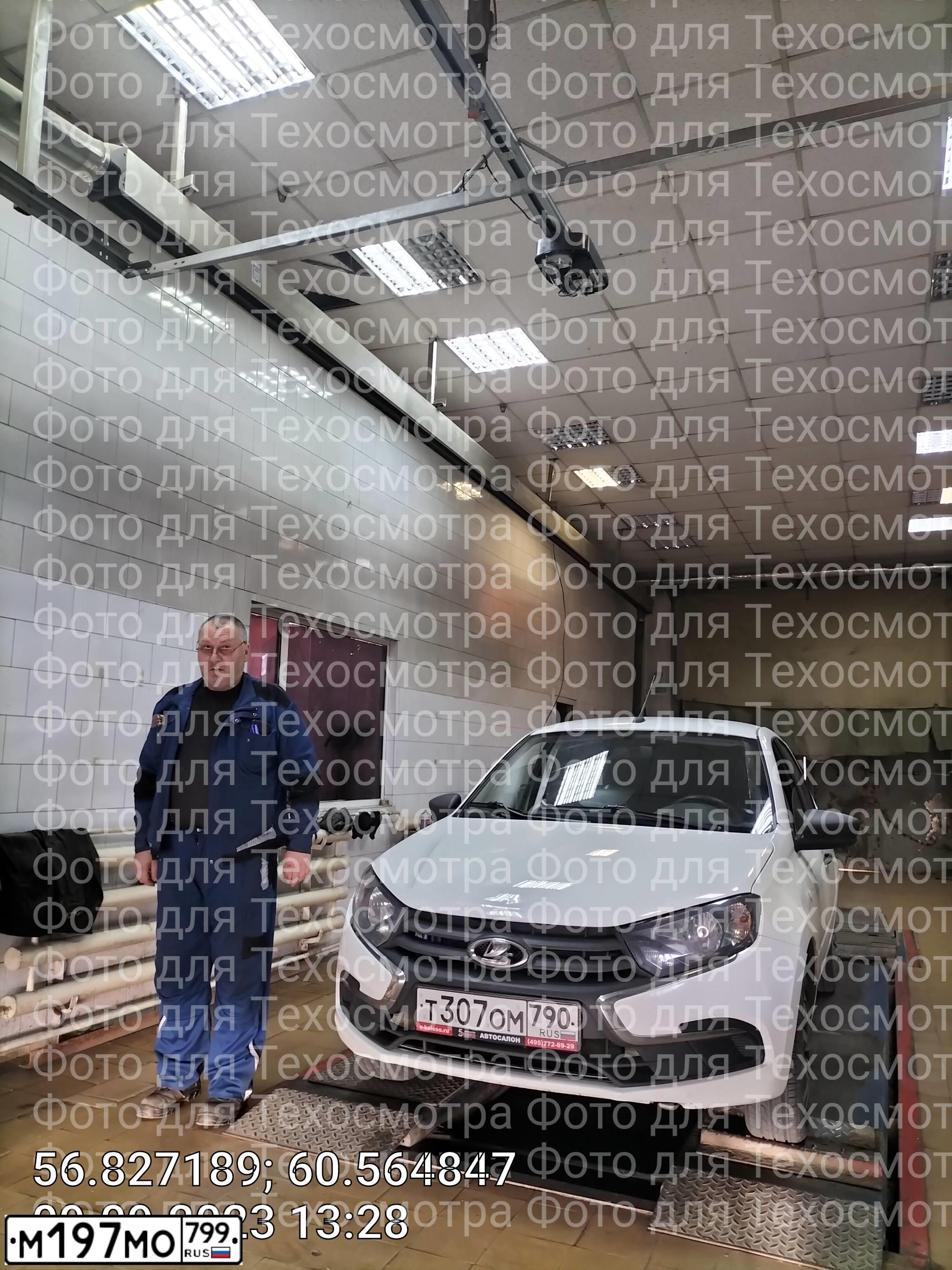 Фото автомобиля LADA 2190 GRANTA, 2018 — госномер С321УХ196. Цвет: Белый