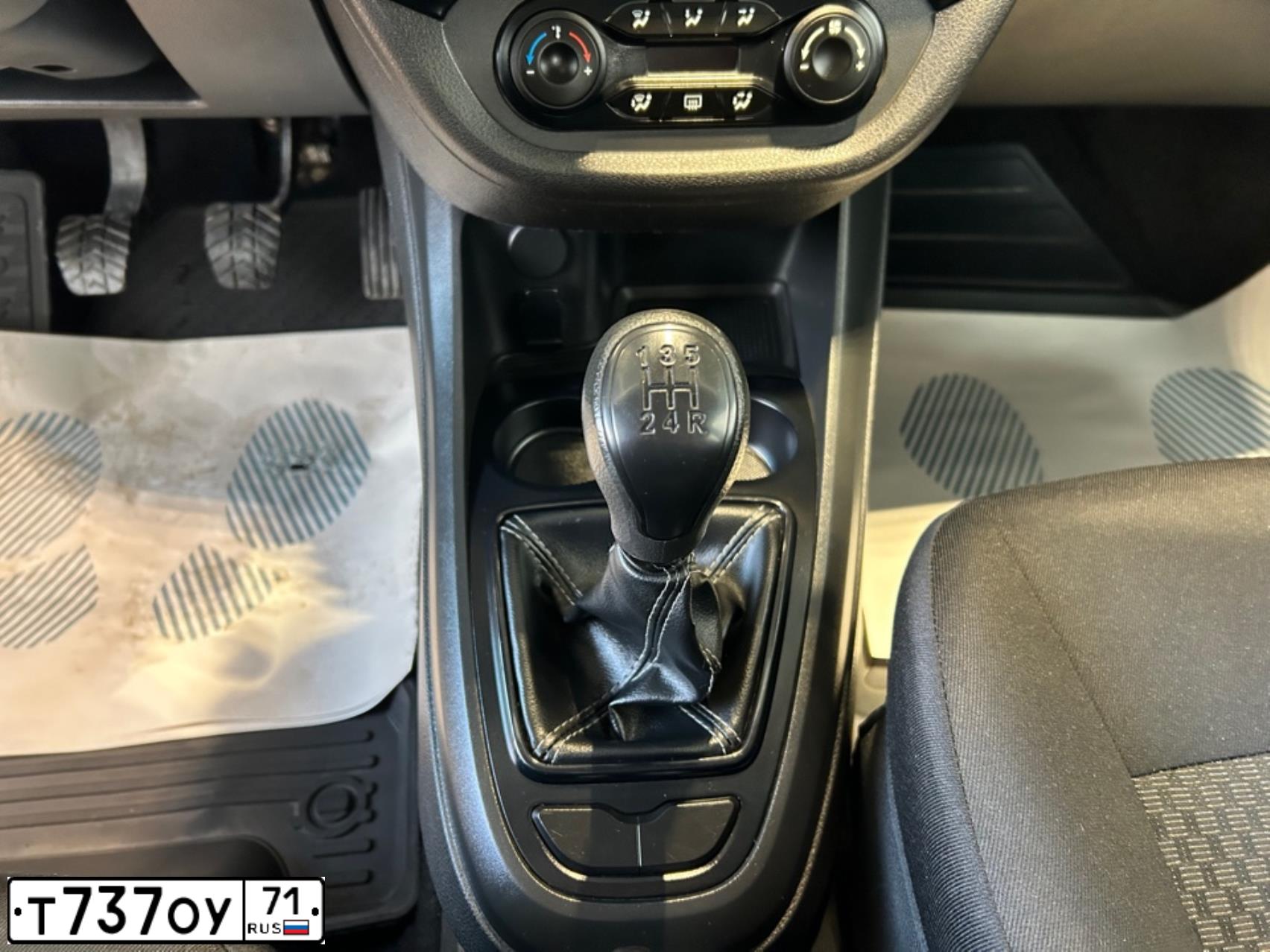 Фото автомобиля LADA VESTA, 2019 — госномер К574УА62. Цвет: Белый