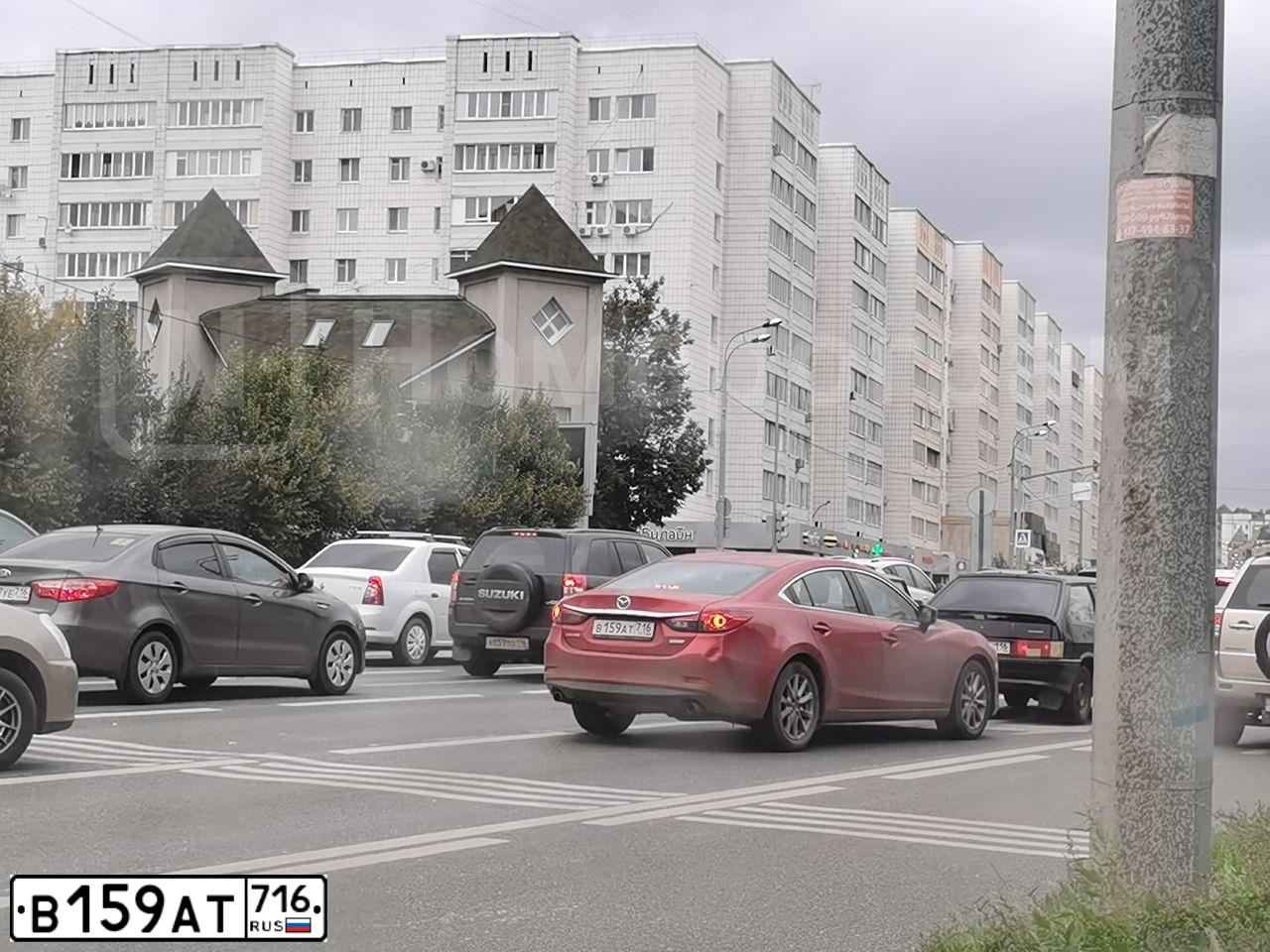 Фото автомобиля MAZDA 6, 2018 — госномер М349ВО198. Цвет: Красный